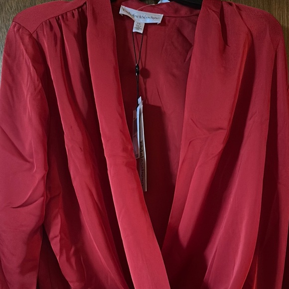 Elegant Red Women's Blouse - Picture 2 of 6